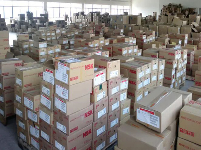 แบริ่งลูกกลิ้งแบบตรง